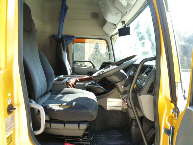 UDトラックス（日産） クオン 大型 ウィング 2PG-CG5CA(99167) 29枚目