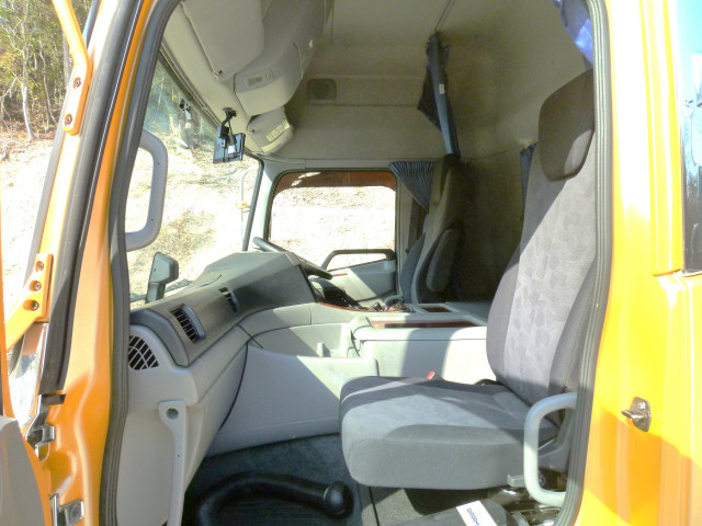 UDトラックス（日産） クオン 大型 ウィング 2PG-CG5CA(99167) 34枚目