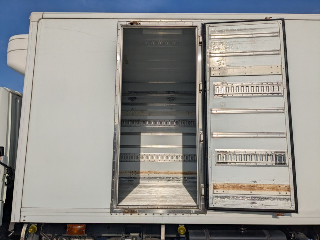 三菱ふそう ファイター 増トン 冷蔵冷凍バン 2KG-FK62FZ(99173) 30枚目