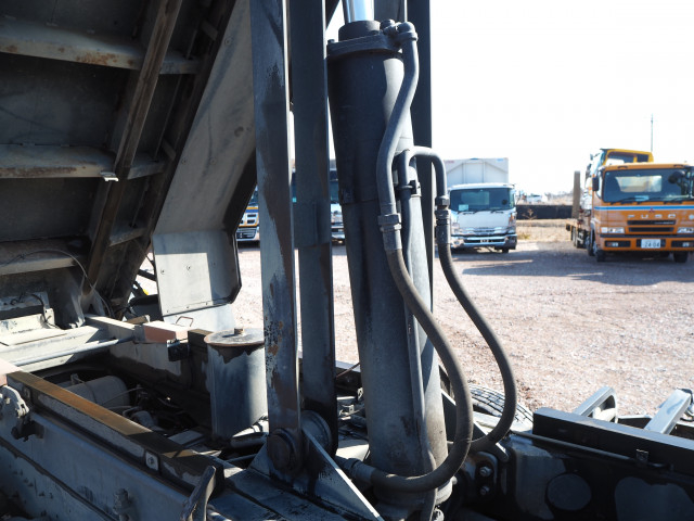 いすゞ フォワード 増トン 土砂ダンプ QKG-FVZ34U2(99187) 17枚目