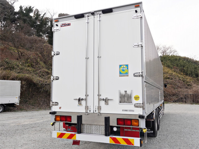 UDトラックス（日産） クオン 大型 ウィング QKG-DC5ZA(99228) 9枚目