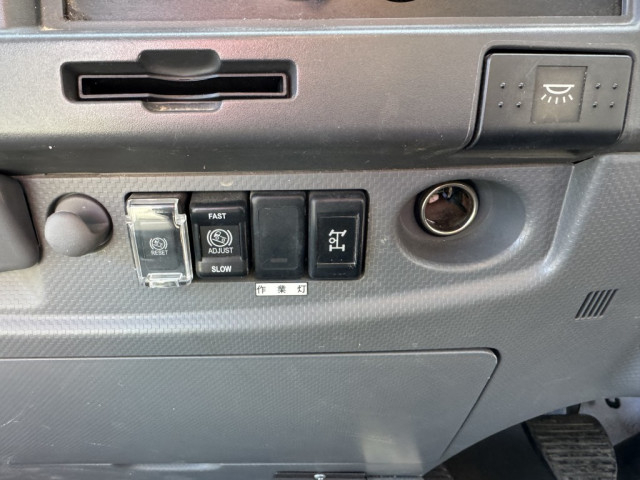 いすゞ フォワード 中型 平ボディ（クレーン付） TKG-FRR90S1(99231) 33枚目