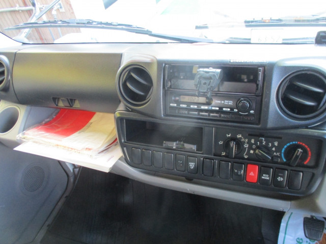 トヨタ ダイナ 小型 平ボディ（クレーン付） TKG-XZU650(99232) 32枚目