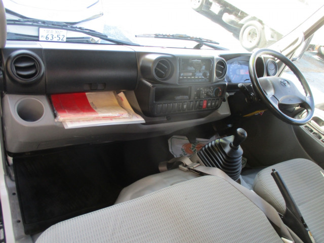 トヨタ ダイナ 小型 平ボディ（クレーン付） TKG-XZU650(99232) 37枚目