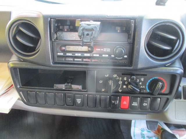 トヨタ ダイナ 小型 平ボディ（クレーン付） TKG-XZU650(99232) 40枚目