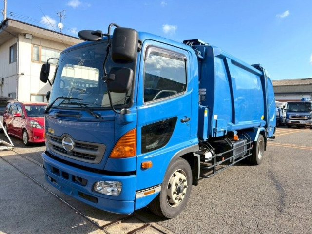 日野 レンジャー 増トン 塵芥車（プレス式） QKG-FJ7JGAA(99323) 1枚目