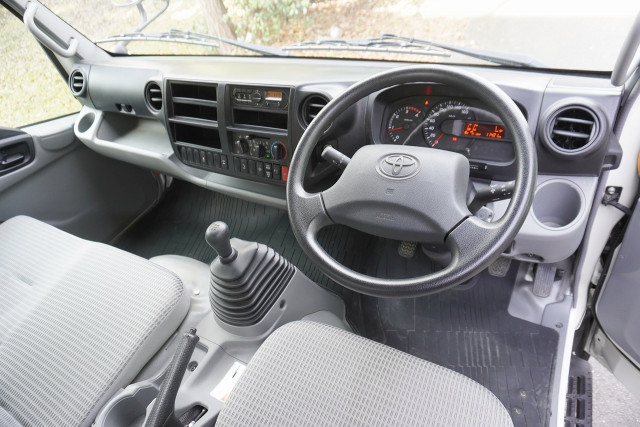 トヨタ トヨエース 小型 平ボディ TKG-XZU775(99326) 3枚目