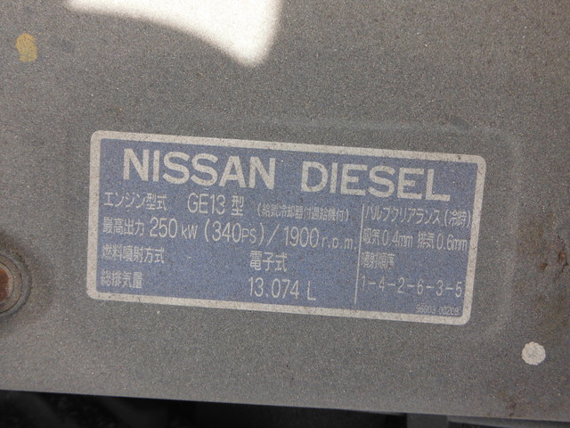UDトラックス（日産） ビッグサム 大型 タンクローリー KL-CV48E(1981) 17枚目