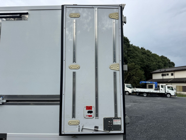 三菱ふそう キャンター 小型 冷蔵冷凍バン TPG-FBA50(113243) 19枚目