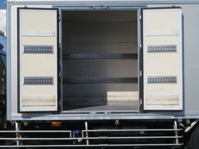 いすゞ フォワード 増トン 冷蔵冷凍バン 2RG-FSR90T2(99477) 3枚目