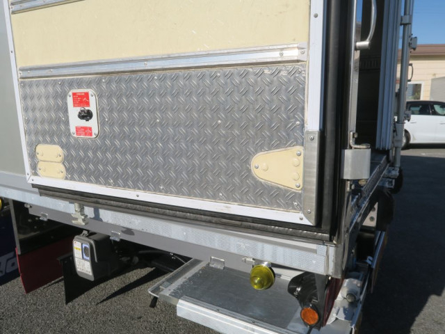 いすゞ フォワード 増トン 冷蔵冷凍バン 2RG-FSR90T2(99477) 5枚目