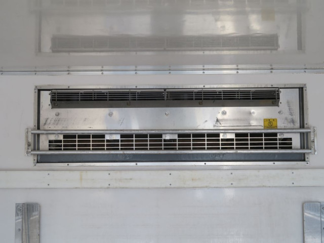 いすゞ フォワード 増トン 冷蔵冷凍バン 2RG-FSR90T2(99477) 12枚目