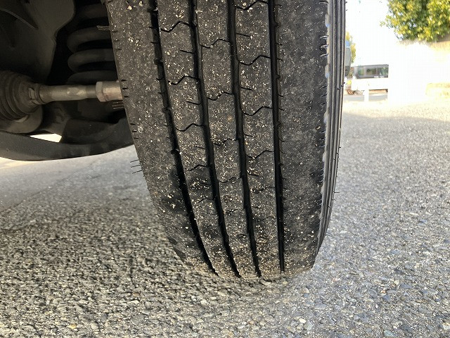 いすゞ エルフ 小型 平ボディ 2RG-NLR88AC(99551) 24枚目