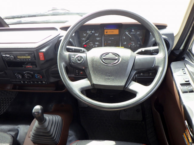 日野 レンジャー 小型 平ボディ（クレーン付） 2KG-FC2ABA(99552) 17枚目