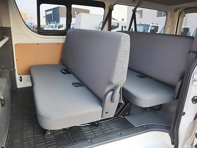 トヨタ ハイエース 小型 バン CBF-TRH200V(99558) 16枚目