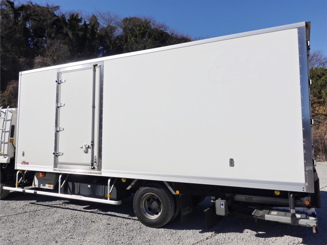 いすゞ フォワード 中型 冷蔵冷凍バン 2PG-FRR90T2(99568) 12枚目