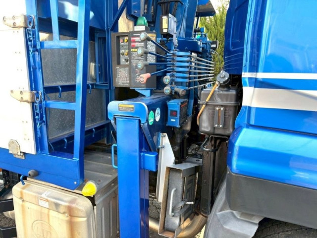 UDトラックス（日産） クオン 大型 平ボディ（クレーン付） QPG-CW5YL(99575) 12枚目