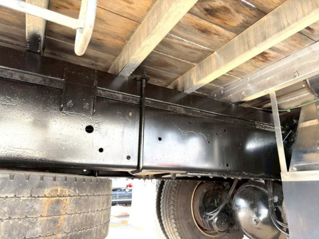 UDトラックス（日産） クオン 大型 平ボディ（クレーン付） QPG-CW5YL(99575) 14枚目