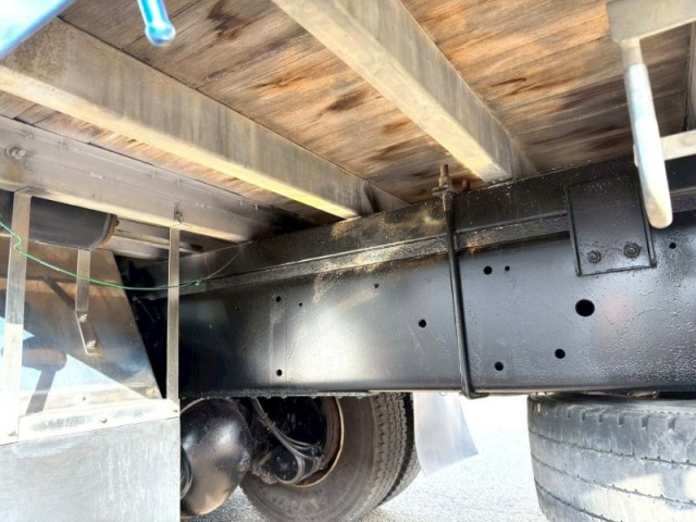 UDトラックス（日産） クオン 大型 平ボディ（クレーン付） QPG-CW5YL(99575) 15枚目