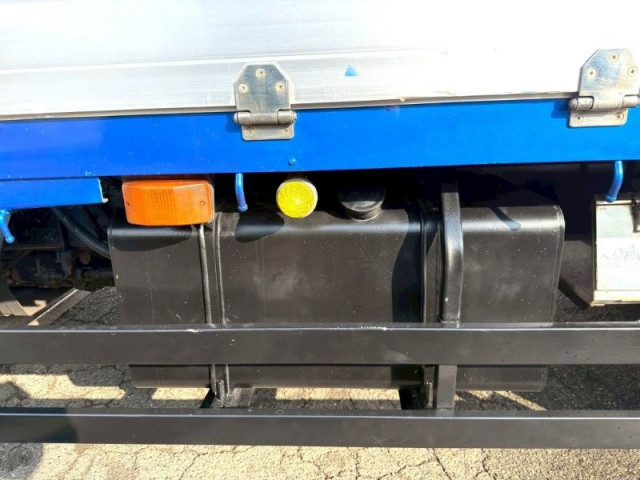 UDトラックス（日産） クオン 大型 平ボディ（クレーン付） QPG-CW5YL(99575) 16枚目