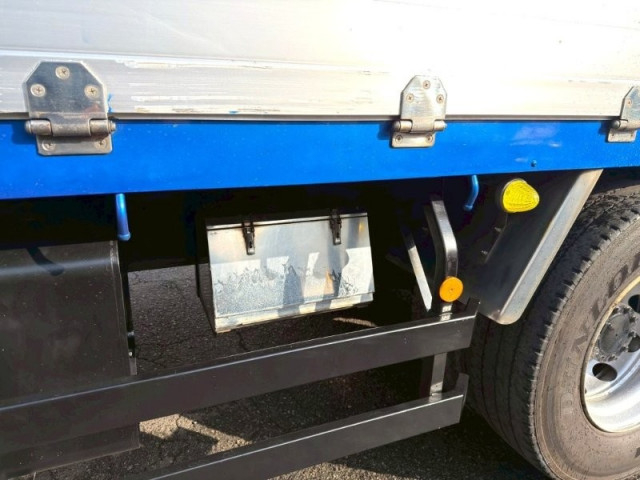 UDトラックス（日産） クオン 大型 平ボディ（クレーン付） QPG-CW5YL(99575) 17枚目