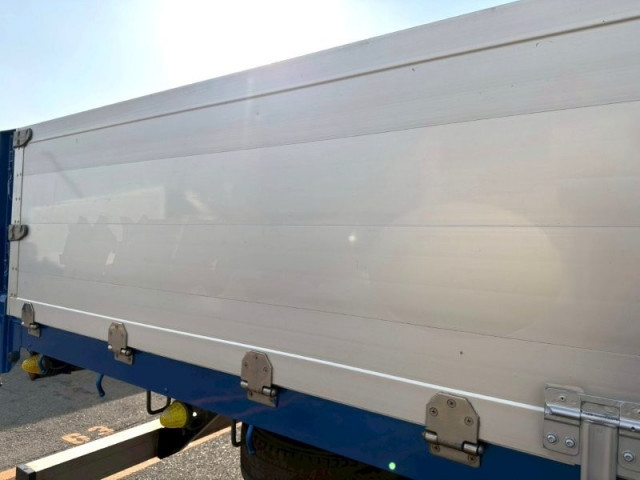 UDトラックス（日産） クオン 大型 平ボディ（クレーン付） QPG-CW5YL(99575) 21枚目