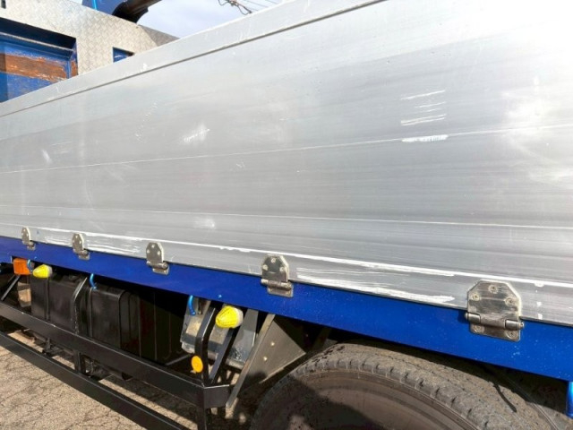 UDトラックス（日産） クオン 大型 平ボディ（クレーン付） QPG-CW5YL(99575) 23枚目