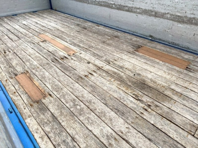 UDトラックス（日産） クオン 大型 平ボディ（クレーン付） QPG-CW5YL(99575) 28枚目