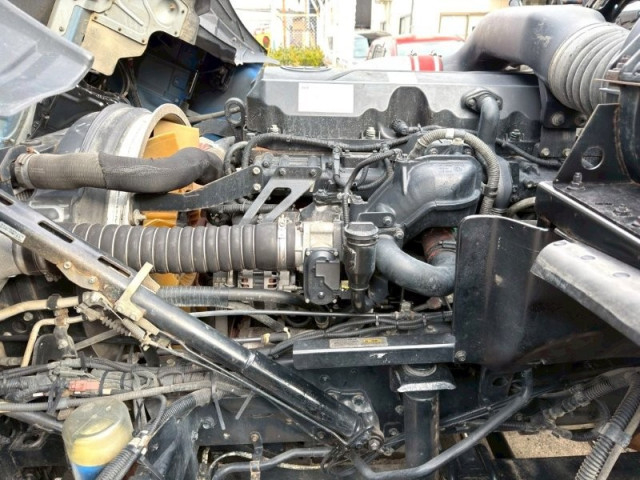 UDトラックス（日産） クオン 大型 平ボディ（クレーン付） QPG-CW5YL(99575) 29枚目