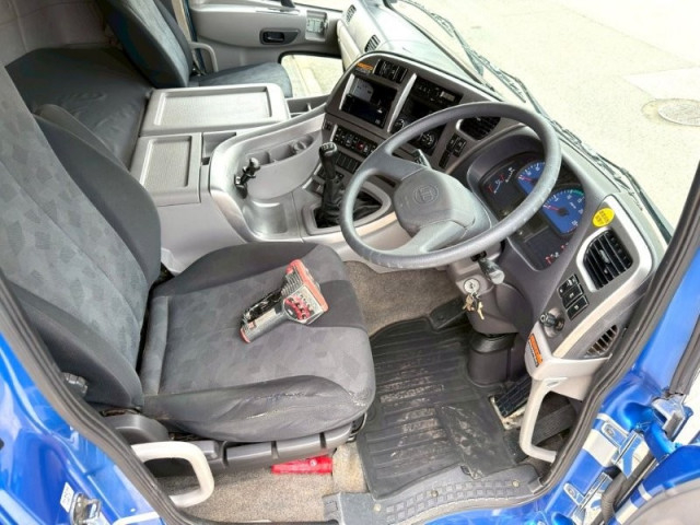 UDトラックス（日産） クオン 大型 平ボディ（クレーン付） QPG-CW5YL(99575) 34枚目