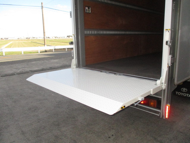 Toyota dyna Small Box body TKG-XZU695(99594) 4枚目