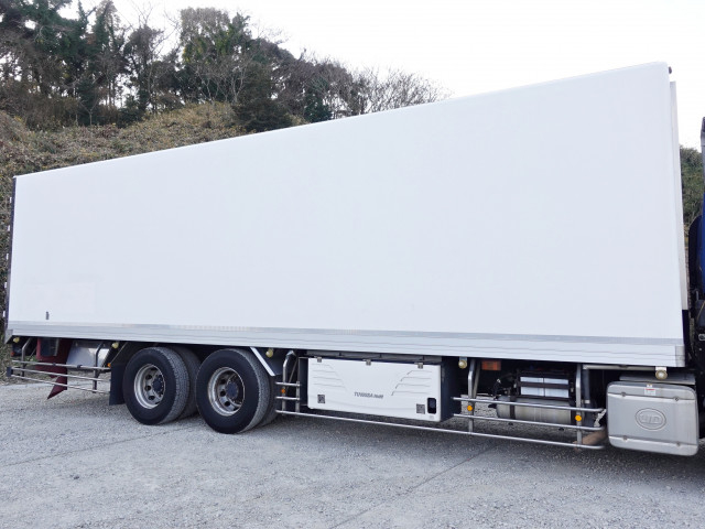 UDトラックス（日産） クオン 大型 冷蔵冷凍バン QKG-CD5ZA(99601) 10枚目