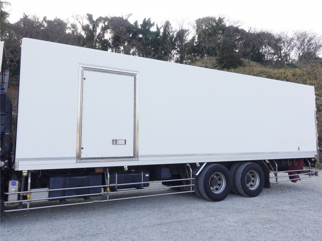 UDトラックス（日産） クオン 大型 冷蔵冷凍バン QKG-CD5ZA(99601) 13枚目