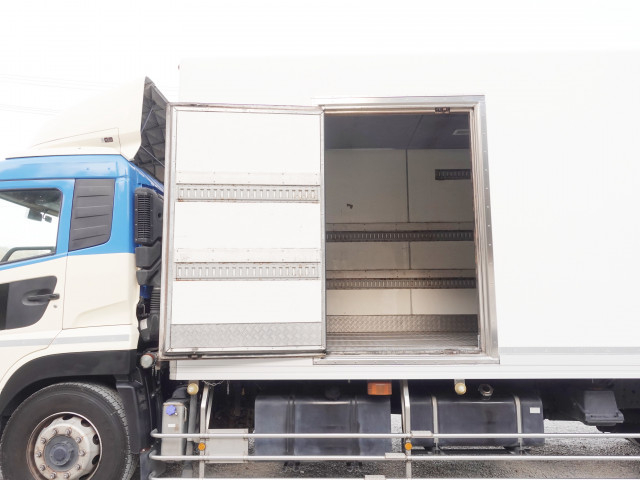 UDトラックス（日産） クオン 大型 冷蔵冷凍バン QKG-CD5ZA(99601) 17枚目