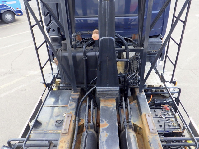 UDトラックス（日産） クオン 大型 コンテナ専用車 QKG-CW5YL(99612) 10枚目