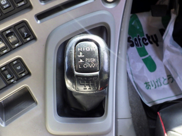 UDトラックス（日産） クオン 大型 コンテナ専用車 QKG-CW5YL(99612) 14枚目