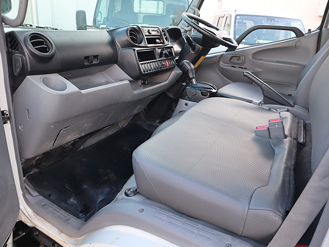 日野 デュトロ 小型 平ボディ 2RG-XZC655M(99650) 30枚目