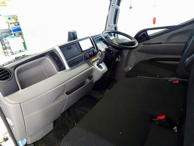 三菱ふそう キャンター 小型 バン 2RG-FDA20(99657) 7枚目