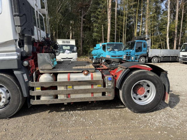 UDトラックス（日産） クオン 大型 トラクタ QKG-GK6XAB(99666) 7枚目