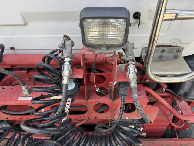 UDトラックス（日産） クオン 大型 トラクタ QKG-GK6XAB(99666) 11枚目