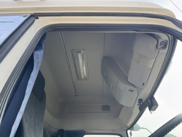 UDトラックス（日産） クオン 大型 トラクタ QKG-GK6XAB(99666) 32枚目