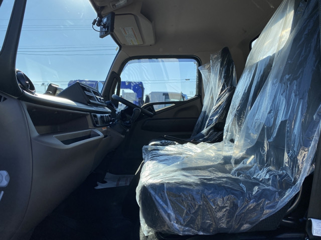 三菱ふそう キャンター 小型 バン 2PG-FEB80(99761) 16枚目