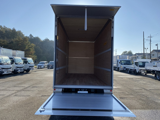 三菱ふそう キャンター 小型 バン 2RG-FEAV0(99762) 9枚目