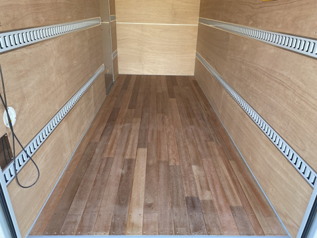 三菱ふそう キャンター 小型 バン 2RG-FEAV0(99762) 10枚目