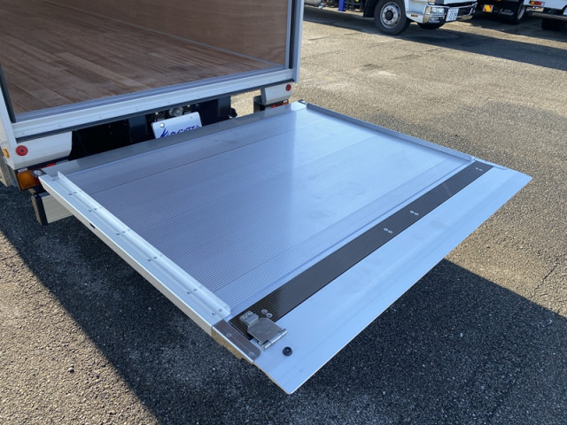 三菱ふそう キャンター 小型 バン 2RG-FEAV0(99762) 12枚目