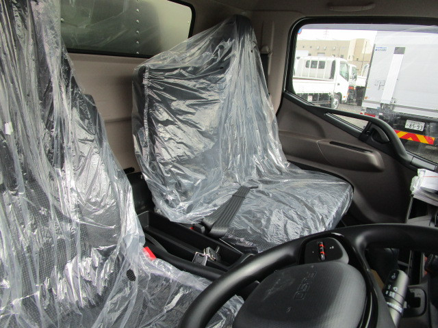 三菱ふそう キャンター 小型 バン 2RG-FEB80(99811) 12枚目