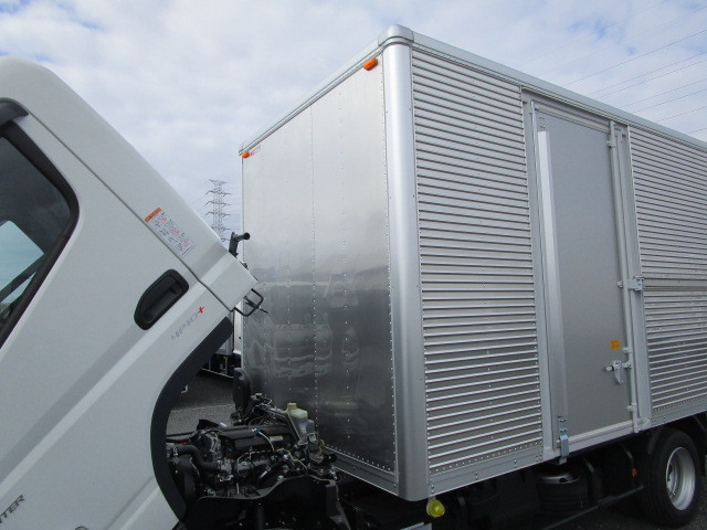 三菱ふそう キャンター 小型 バン 2RG-FEB80(99811) 31枚目