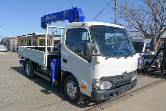 日野 デュトロ 小型 平ボディ（クレーン付） TKG-XZU645M(99837) 3枚目