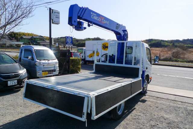 日野 デュトロ 小型 平ボディ（クレーン付） TKG-XZU645M(99837) 8枚目