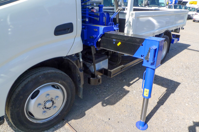 日野 デュトロ 小型 平ボディ（クレーン付） TKG-XZU645M(99837) 11枚目